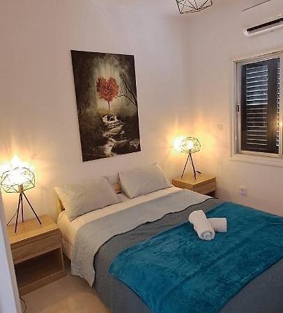 Luxury Apartment In Light House Beach Paphos Exterior foto